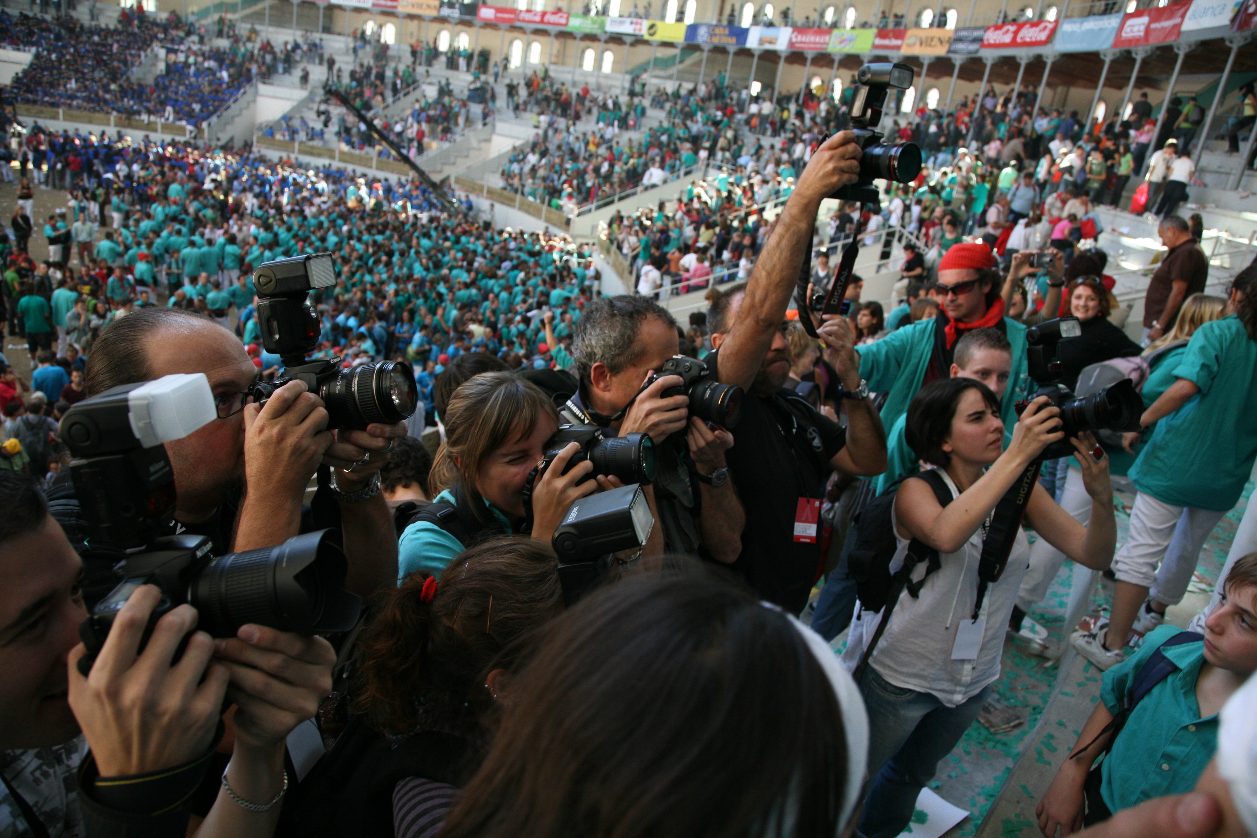 Premsa cobrint l'entrega dels premis del Concurs de Castells